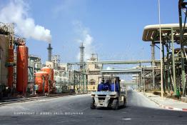 Image du Maroc Professionnelle de  Unité d'eau à l'Usine Jorf Lasfar du Groupe OCP de L'Office chérifien des phosphates. Le Groupe OCP : Société anonyme fondée en 1920 et domiciliée au Maroc. Groupe OCP est le leader mondial des exportations des phosphates et produits dérivés, Vendredi 14 Septembre 2007. (Photo / Abdeljalil Bounhar) 